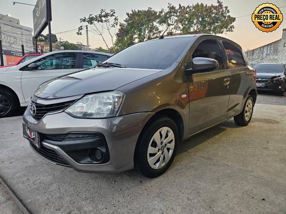 TOYOTA ETIOS 1.5 XS 16V FLEX 4P AUTOMÁTICO TOYOTA ETIOS 1.5 XS 16V FLEX 4P AUTOMÁTICO